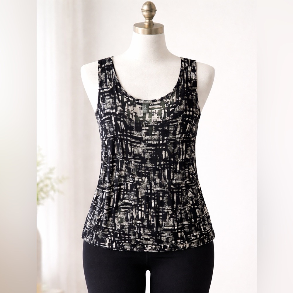 Chico’s Travelers Black & Off White Abstract Tank Top Size 2/Large